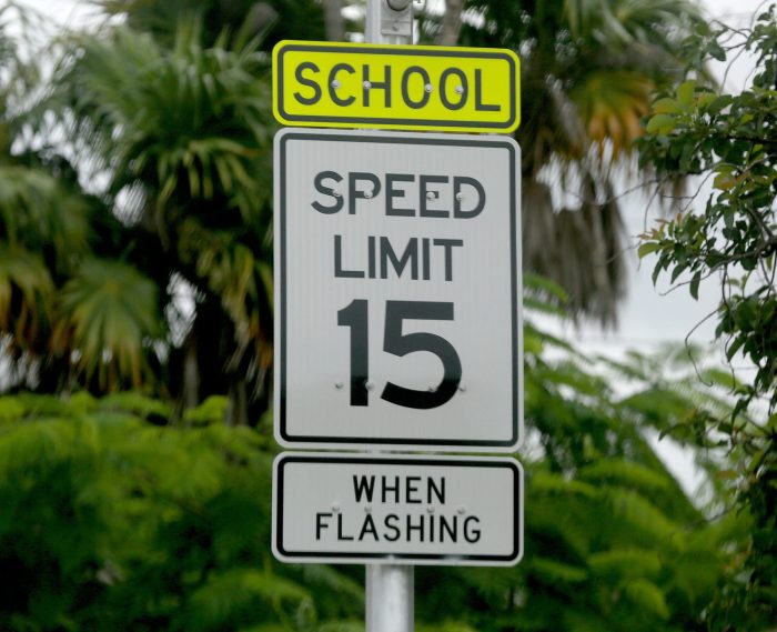 Limite de velocidad en zona escolar